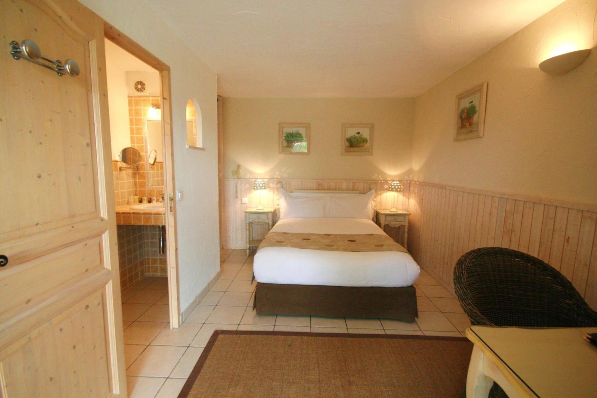 Hotel Marc-Hely La Colle-sur-Loup Rum bild