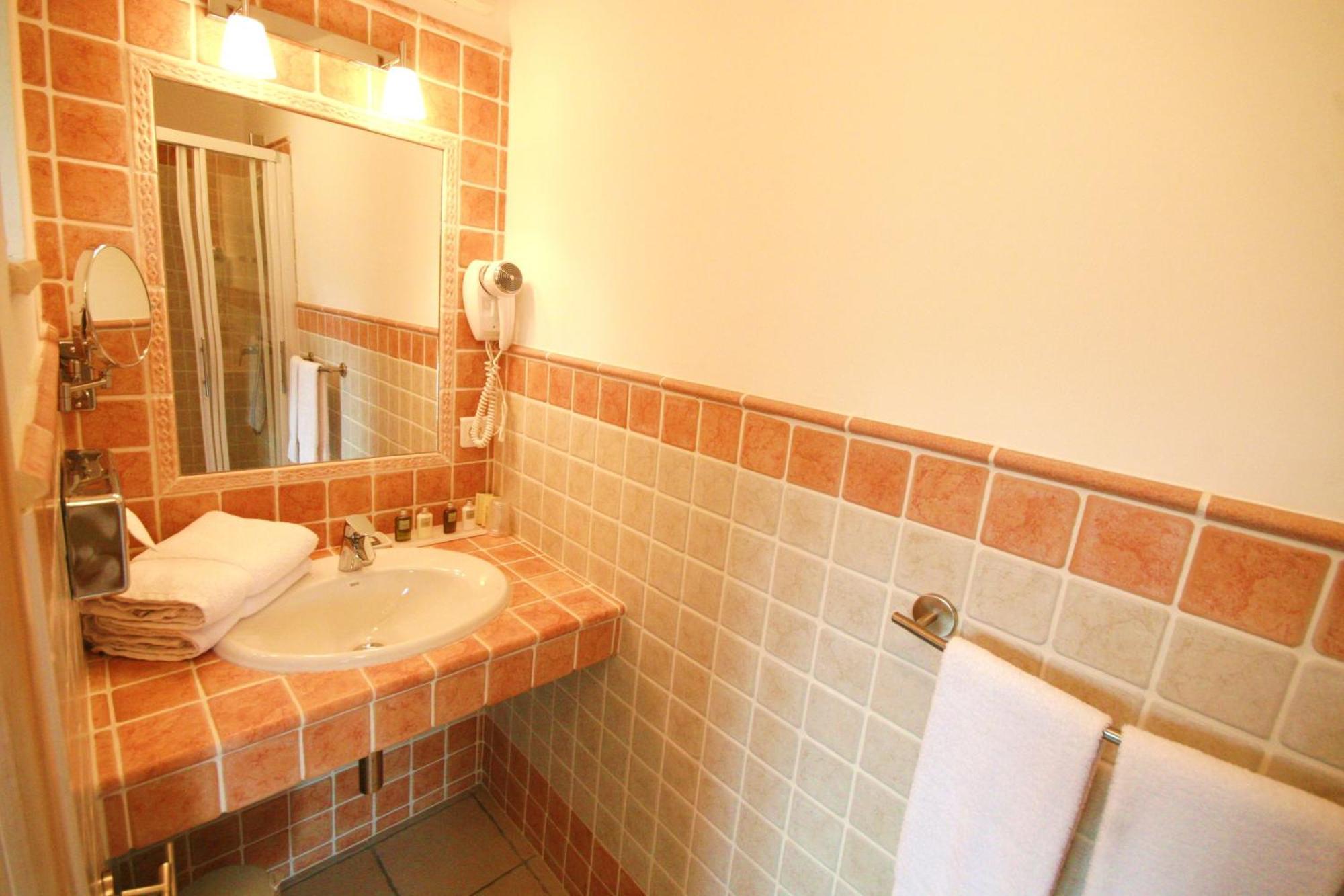 Hotel Marc-Hely La Colle-sur-Loup Rum bild