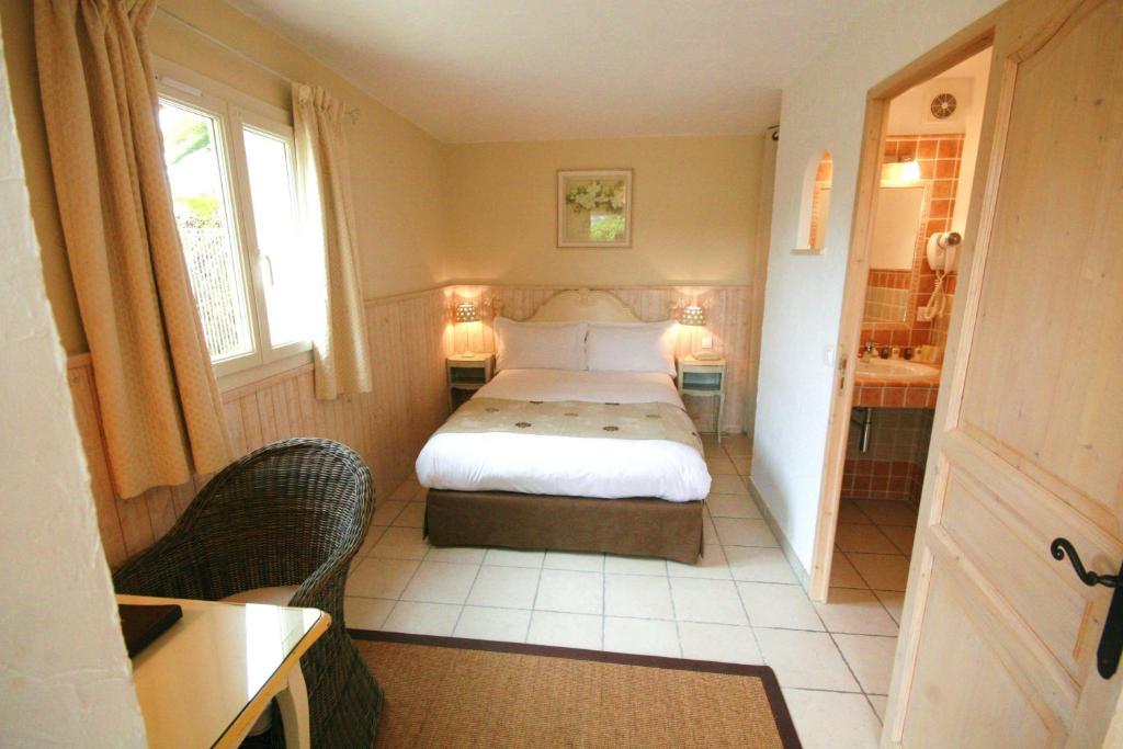Hotel Marc-Hely La Colle-sur-Loup Rum bild